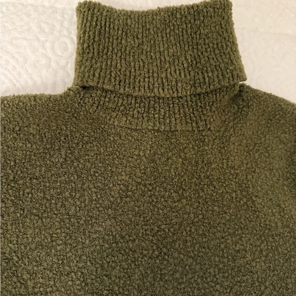 Eddie Bauer Forest Green Turtleneck Sweater - Picture 2 of 4